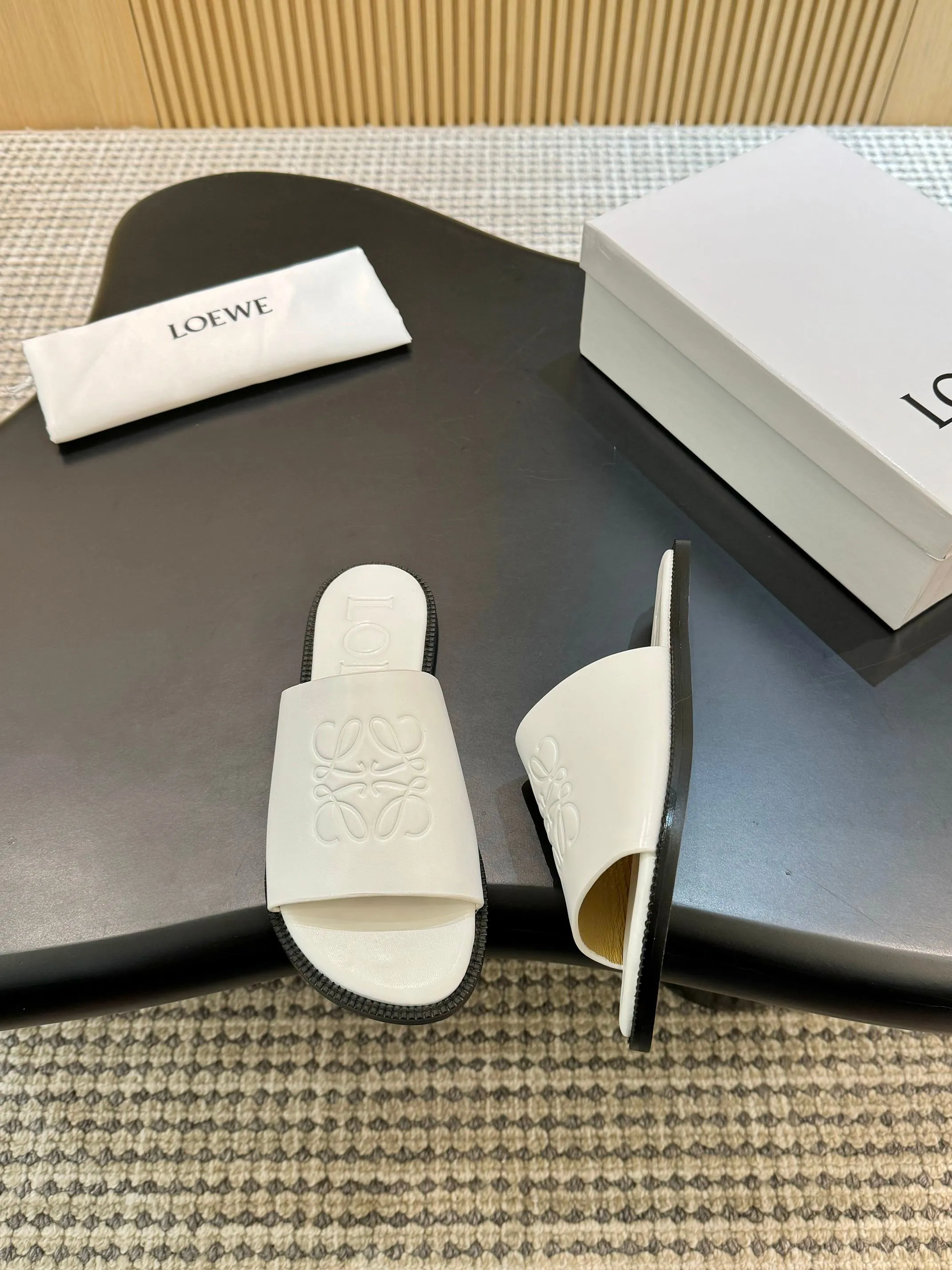👟👟Ex-factory price 340👟👟 Genuine leather sole +40 LOEWE 25th spring and summer new style, same style for men and women, six colors to choose from. Code number:35-45